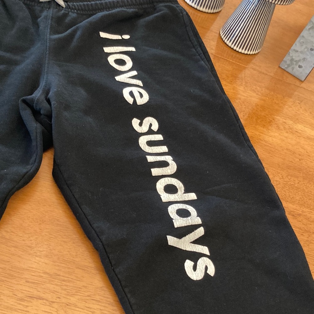 I love Sundays Peace Love 🌎 sweat pants, size L